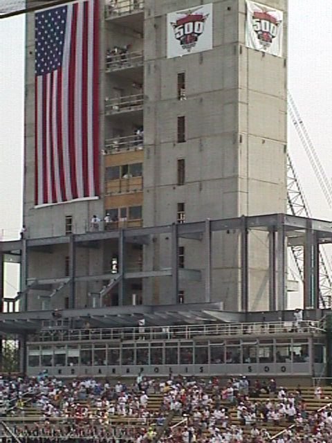 american-flag.jpg (70512 bytes)
