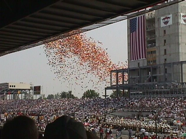 baloons.jpg (72002 bytes)