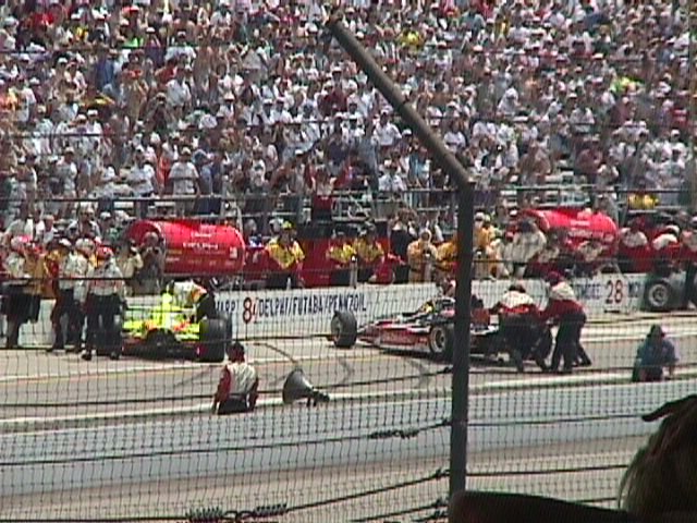 pit-wreck2.jpg (99379 bytes)